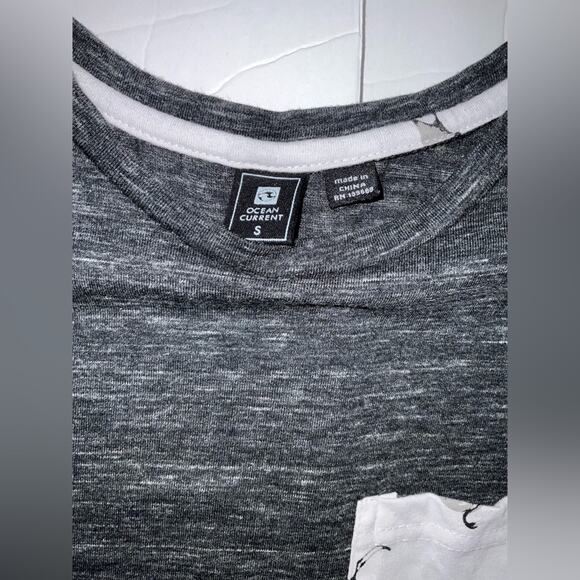 Boys ocean current shirt, size small, black, white and heather, gray flamingo - Picture 3 of 3